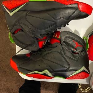 Marvin the Martian jordan 7 size 9.5 great condition